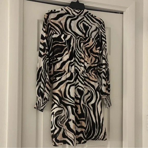 ANTHROPOLOGIE Black and White Zebra Wrap Mini Dress Size 4 - Picture 12 of 15